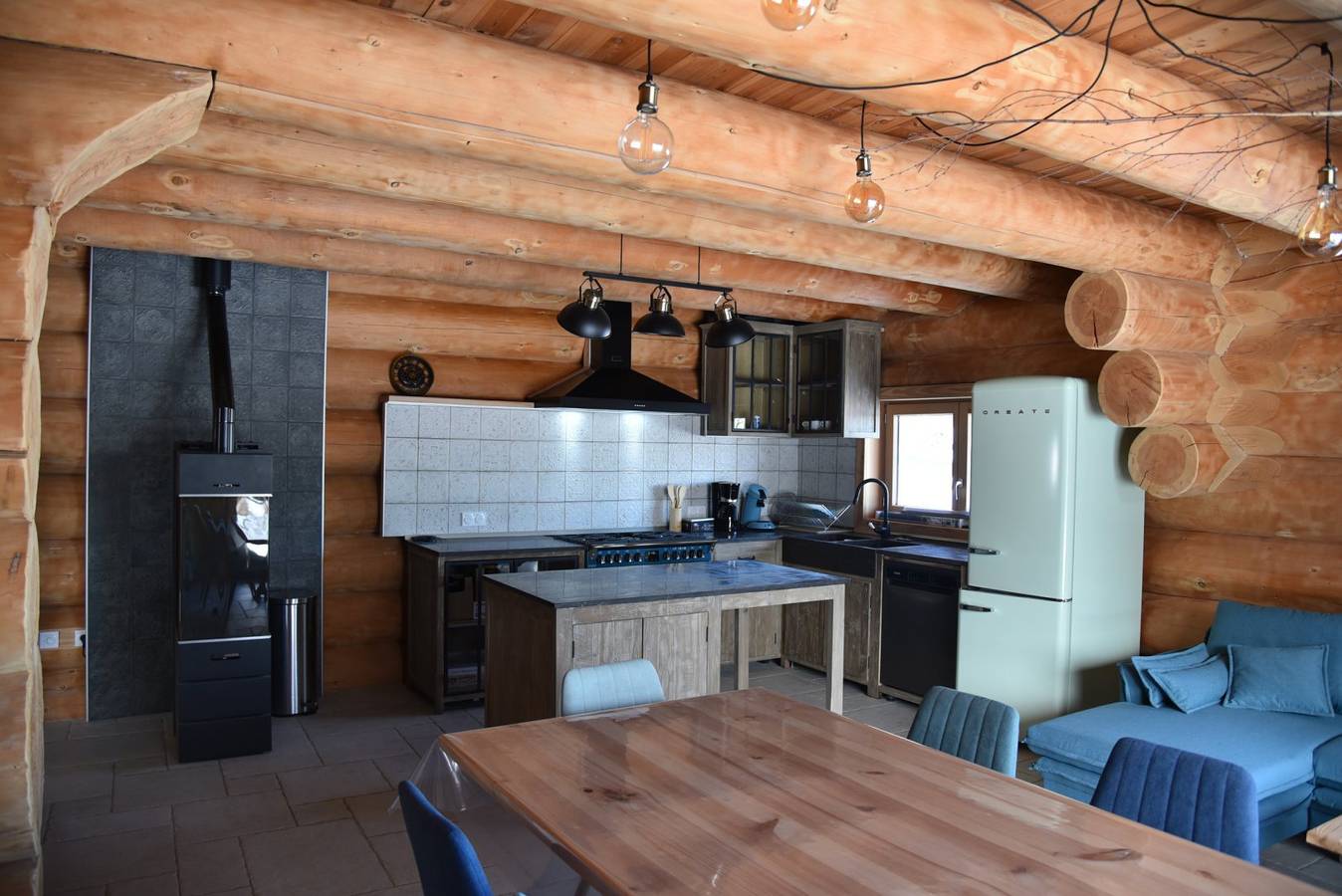 Chalet en rondins de bois avec son spa in Yssingeaux, Massif central