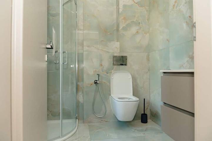 Ganze Wohnung, Fischers Apartment 5 – Neubau 2026 1-Schlafzimmer Klima Balkon Parkplatz See 1km in Starnberg, Starnberger See