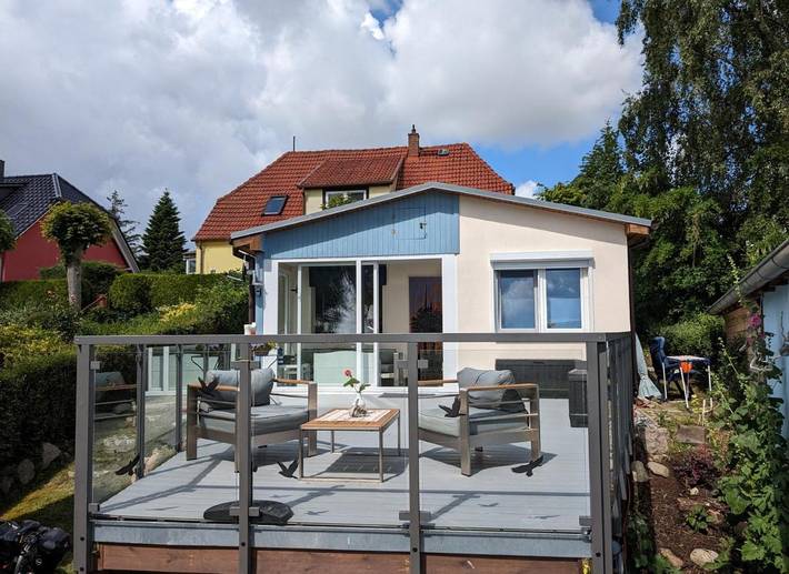 Bungalow für 2 Personen, mit Terrasse und Garten sowie Ausblick und Seeblick