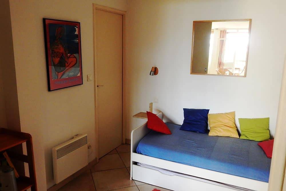 Sea views from a beautiful building, ideally located in Cassis near the harbour in Cassis, Calanques National park