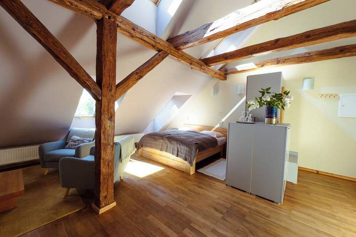 Ganze Wohnung, Studio 7 · Camélie – Ruhiges Studio im gräflichen Forsthaus in Temmen-Ringenwalde, Barnimerland Region