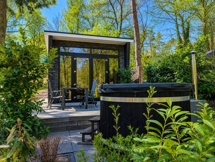 Vakantiehuis voor 4 personen, met terras en whirlpool - 1