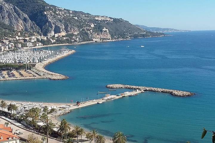 Appartement de vacances pour 4 personnes, avec balcon ainsi que jardin et jacuzzi