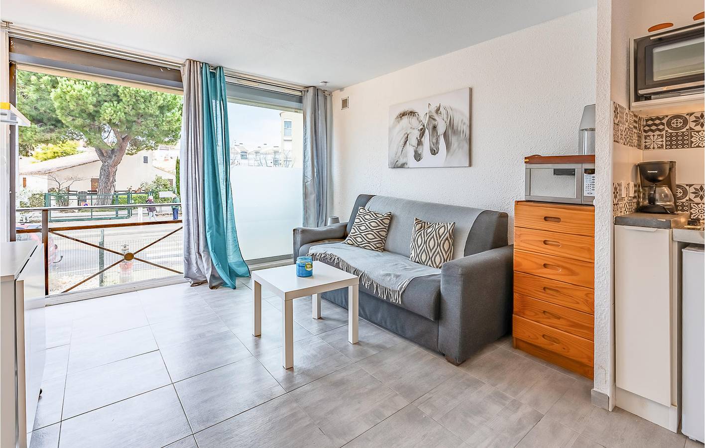 Apartamento vacacional entero, Retiro junto a la playa con piscina, Internet y aparcamiento in Le Grau-du-Roi, Côte d'Améthyste