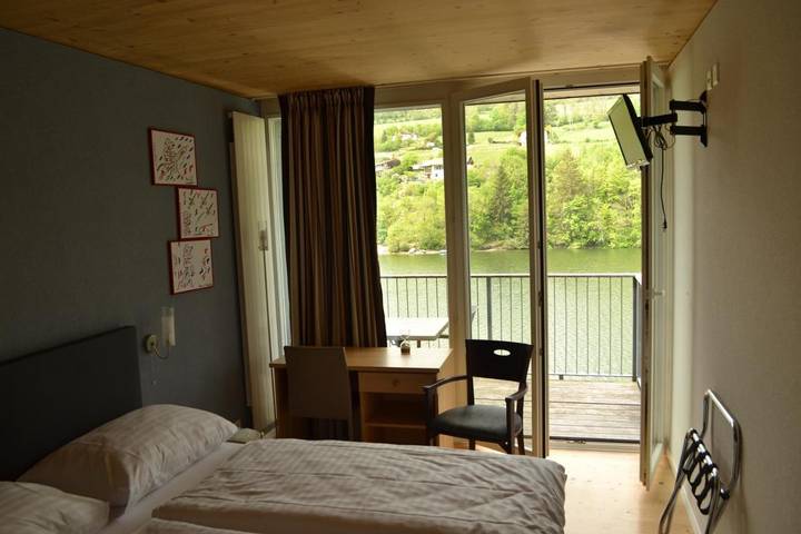 Hôtel pour 2 personnes, avec jardin ainsi que vue sur le lac et vue dans Le saut du Doubs - 3