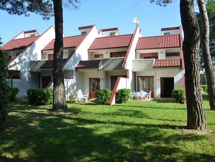 Ferieudlejning for 8 personer, med have og balkon i Bibione