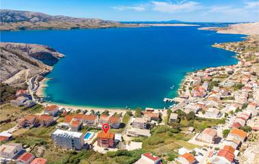 Ferienhaus für 28 Personen, mit Terrasse, mit Haustier in Novalja