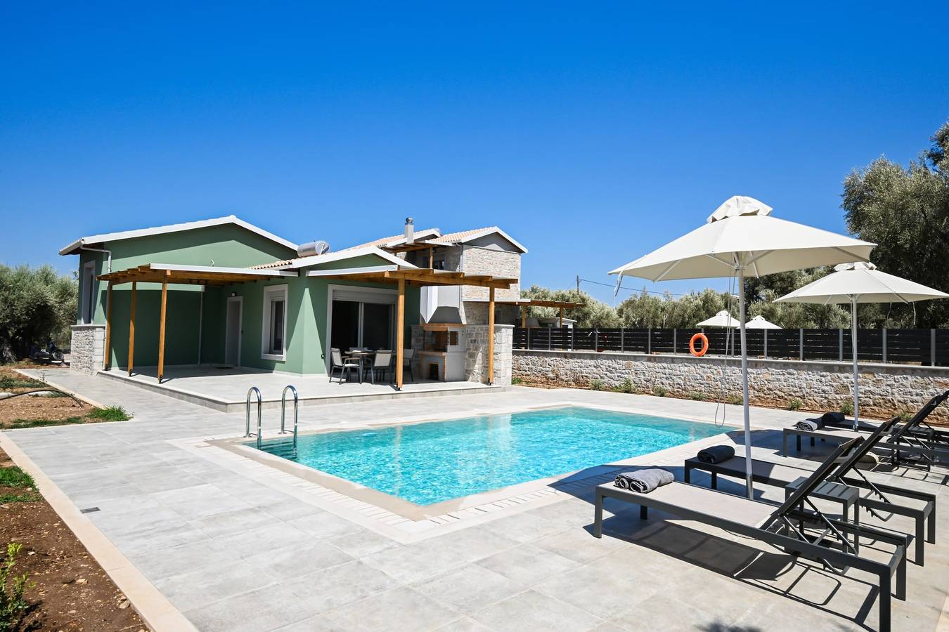 Cosy Halipoma-Tilemahos into Lefkada town & close to Ai Giannis beach in Lefkada Stadt, Griechenland