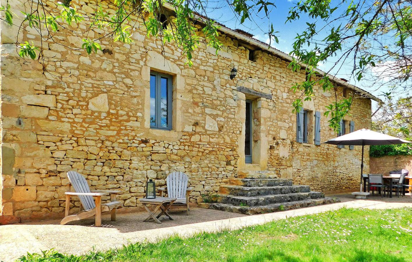 Appartement spacieux avec piscine, parking et WiFi in Veyrines-de-Domme, Périgord Noir