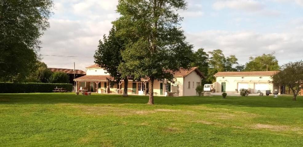 Chambre d’hôte pour 4 personnes, avec vue et jardin à Jau-Dignac-et-Loirac