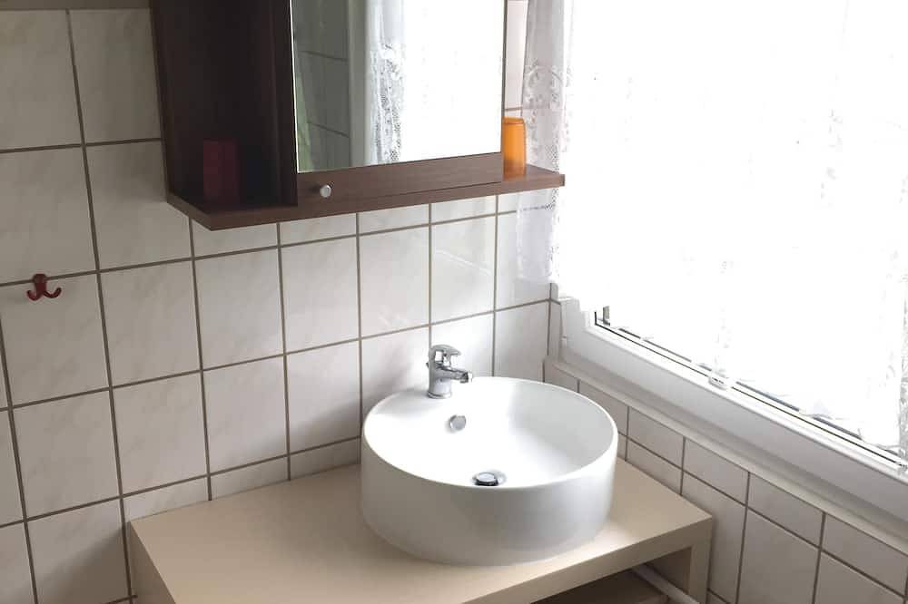 Gemütlicher Bungalow für bis zu 3 Personen mit Terrasse und Gartenblick!!! in Pruchten, Vorpommern-Rügen