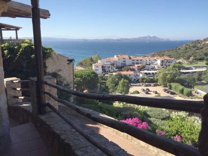 Appartamento per 7 persone, con Balcone e Terrazza nonché Piscina e Panorama a Baia Sardinia