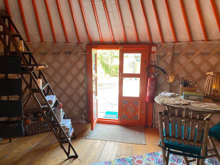 Glamping « Yourte Chaleureuse » avec terrasse privée et jardin partagé in Bois-le-Roi, Seine-et-Marne