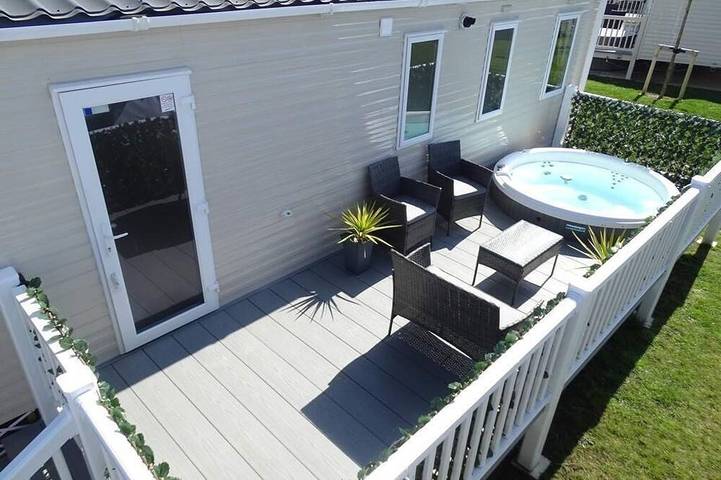 Lodge for 8 people, with hot tub and pool as well as garden - 1