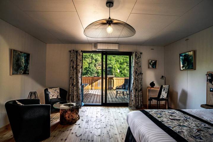 Chambre d’hôte pour 2 personnes, avec vue ainsi que piscine et jardin, animaux acceptés en Haute-Loire - 3