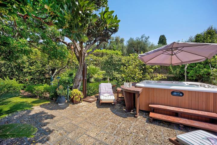 Ferienwohnung für 4 Personen, mit Balkon und Whirlpool sowie Garten in Imperia - 2