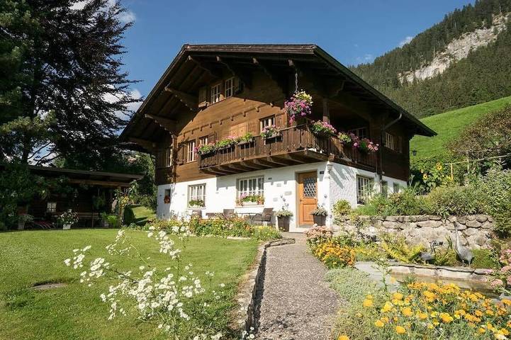 Ferienhaus für 6 Personen, mit Balkon und Garten in Saanen