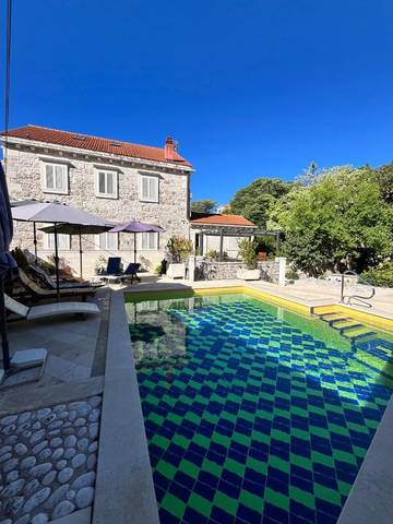 Maison d’hôte pour 2 personnes, avec jardin et piscine ainsi que vue et terrasse en Croatie