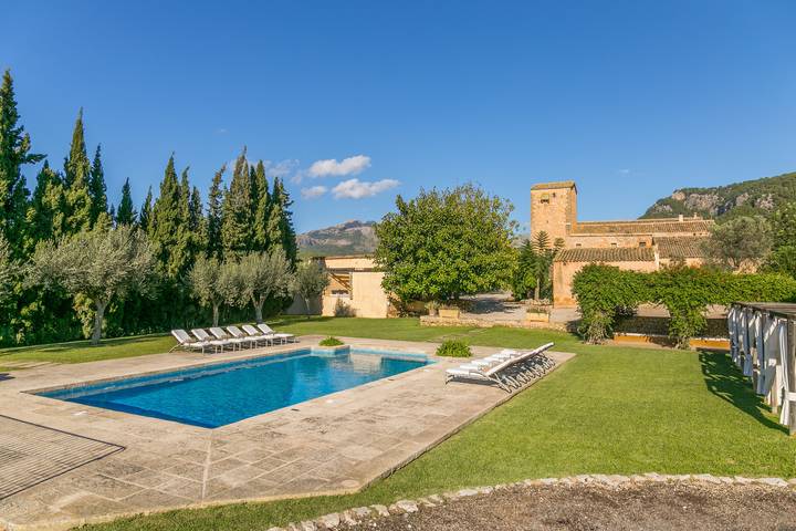 Chalet para 12 personas, con jardín y vistas además de piscina y terraza en Mallorca