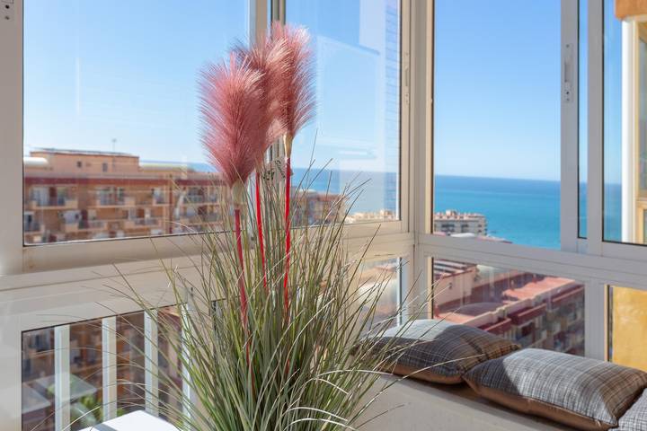 Entire apartment, Apartment 'Aguila' with Shared Pool & Wi-Fi in Benalmádena Costa, Benalmádena
