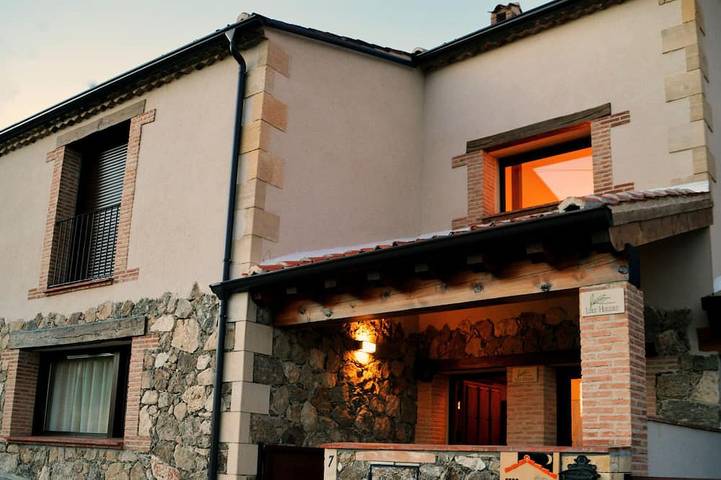 Casa rural para 8 personas, con balcón y jardín, Se admiten mascotas en Turégano