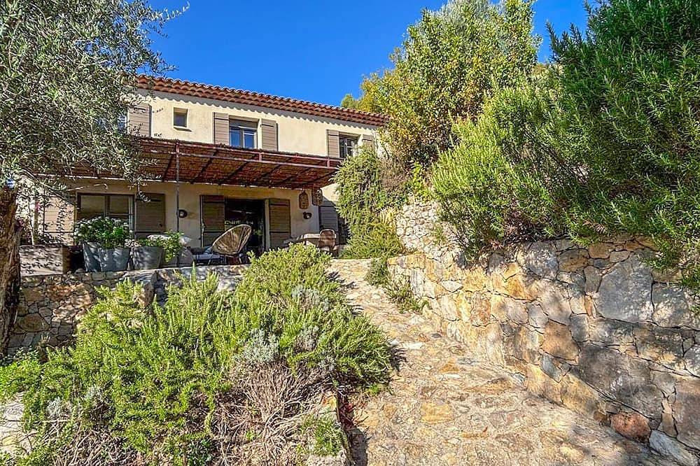 Cozy home in Grasse with heated swimming pool in Grasse, Mediterranean Coast (France)