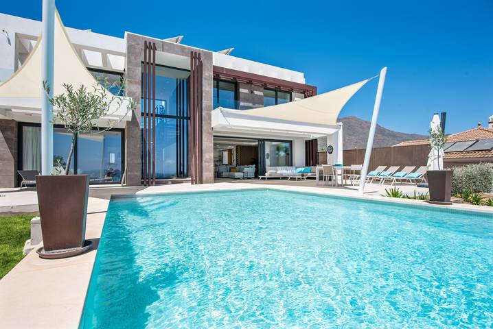 Chalet para 8 personas, con Vistas al mar y Terraza además de Jardín y Vistas al lago en Valle Romano