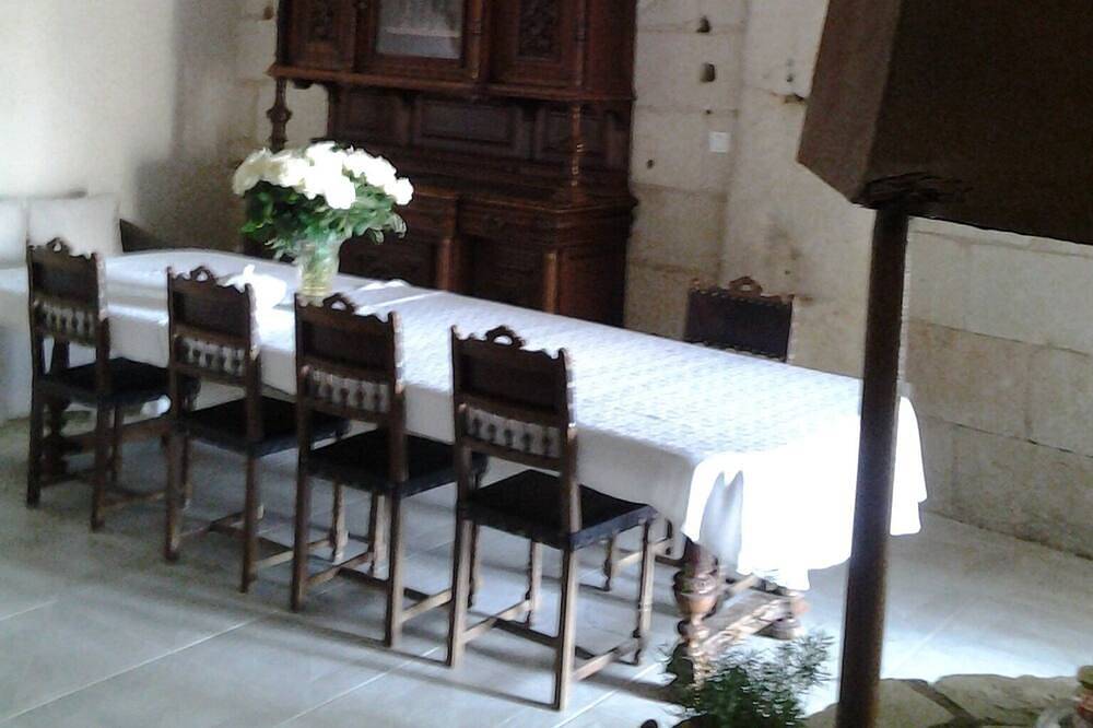 55 m² of romantic attic space in Bourré, Région de Blois
