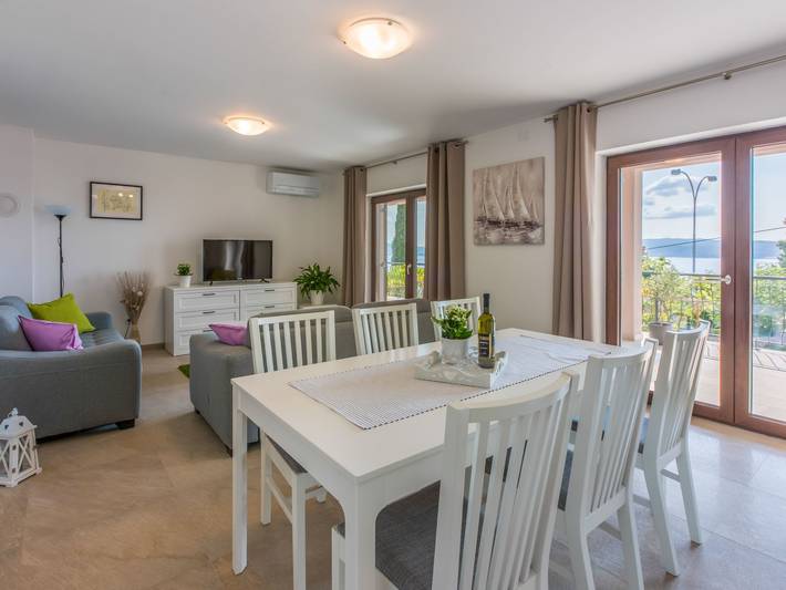 Ganze Wohnung, Wohnung im Erdgeschoss mit Terrasse in Gradsko kupalište (Crikvenica), Crikvenica