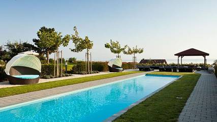 Ferienwohnung für 2 Personen, mit Ausblick und Terrasse sowie Seeblick und Garten, kinderfreundlich in Hagnau am Bodensee
