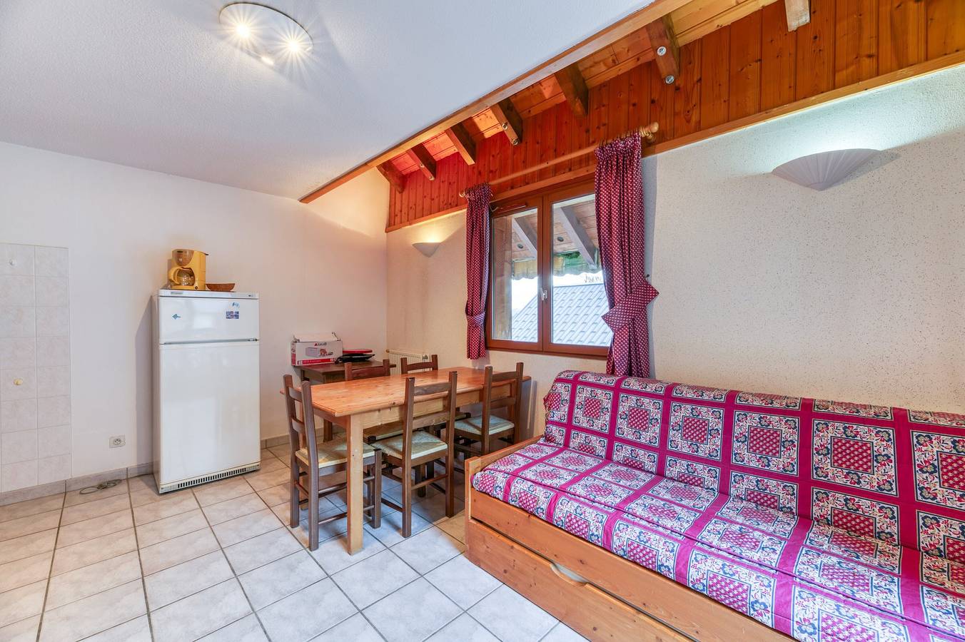 Appartement entier, Appartement « Le Miolans » avec vue montagne et balcon in Saint-Colomban-des-Villards, Région de Saint-Jean-de-Maurienne