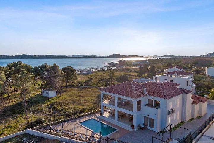 Ferienhaus für 10 Personen, mit Sauna und Balkon sowie Whirlpool in Vodice