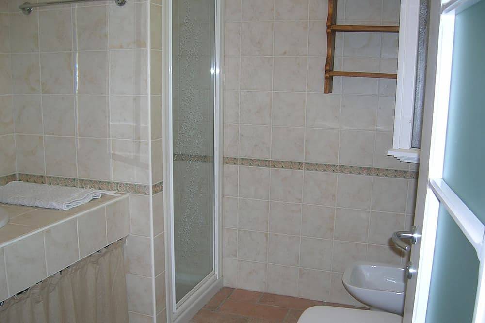 Ganze Wohnung, House 40 sqm max 4 people, ground floor [Pur area] 100 mt from the lake in Pur (Ledro), Ledro