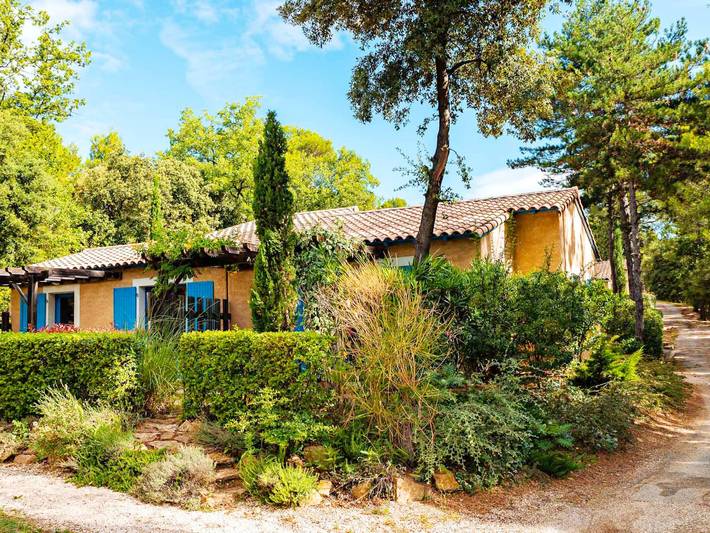 Cottage für 6 Personen, mit Terrasse und Pool sowie Sauna in 