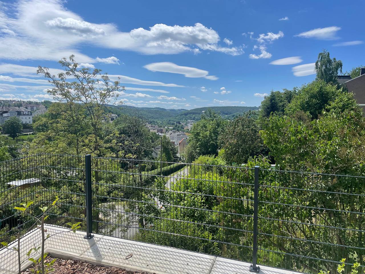 Ganze Wohnung, Ferienwohnung 'Sonnenhöhe' mit großer Terrasse und schönem Ausblick in Greiz, Region Greiz
