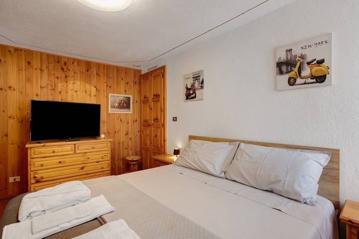 Entire apartment, Apartment 'Ma Petite Maison' with Mountain View and Balcony in Comune di Sarre, Wallisian Alps