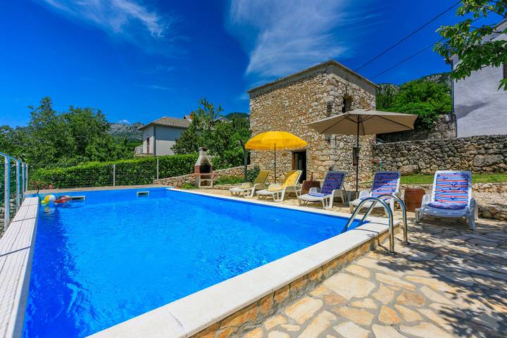 Ferienhaus für 5 Personen, mit Garten und Pool in Grizane