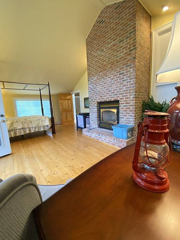 Vacation rental for 11 people, with balcony and hot tub as well as yard in Nova Scotia