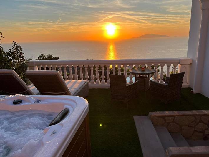 Location de vacances pour 2 personnes, avec jardin ainsi que vue et piscine à Anacapri - 3