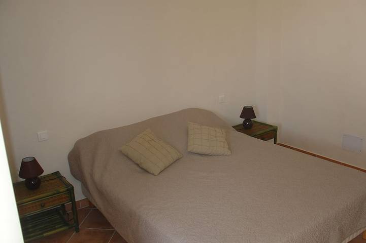 Gîte pour 6 personnes, avec jardin et terrasse à Figari - 2