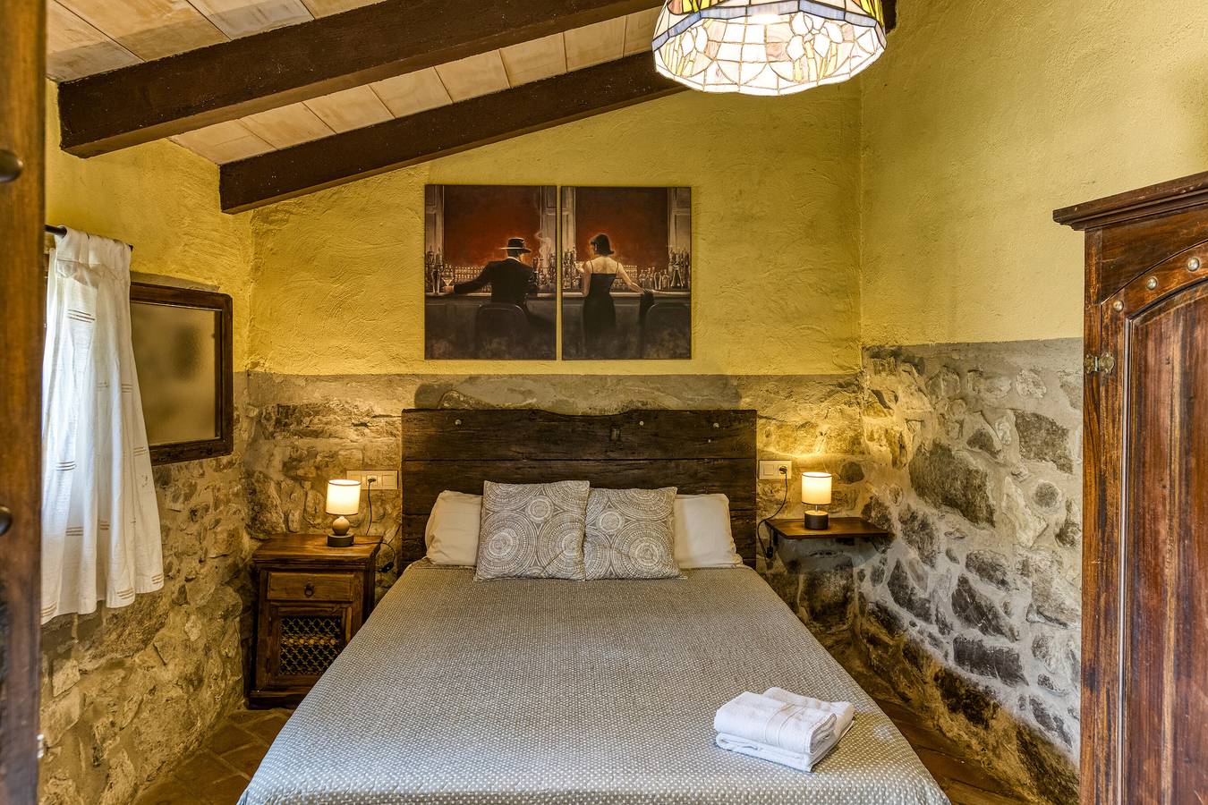 Habitación 'Xarel-lo' con vistas a la montaña, piscina compartida y terraza compartida in Montagut y Oix, Garrotxa