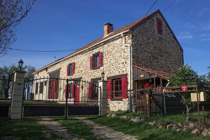 Gîte pour 3 personnes, avec Terrasse ainsi que Jardin et Piscine