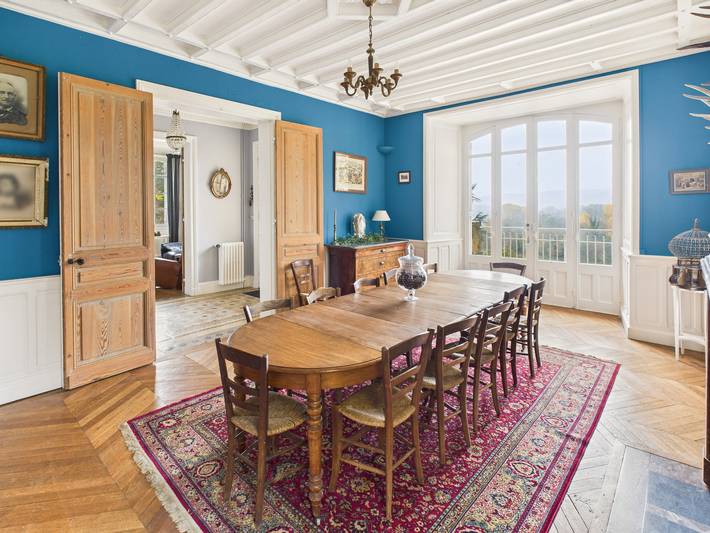 Location de vacances pour 10 personnes, avec terrasse et jardin à Saint-Léon-sur-Vézère