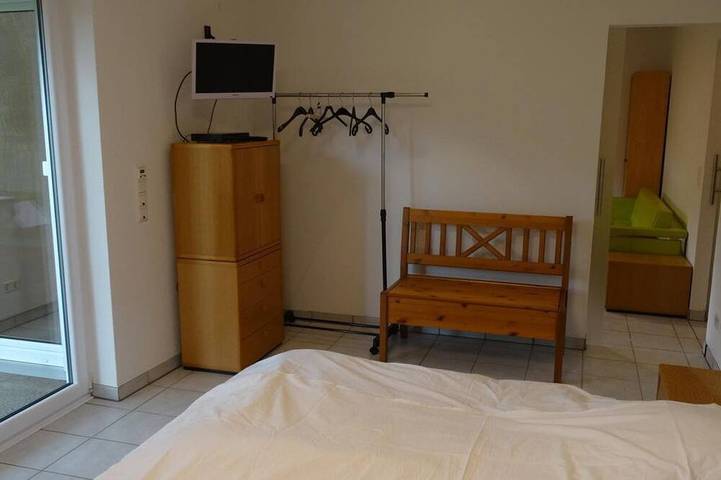 Ganze Wohnung, Ferienwohnung Bunter Hund - Appartement/Fewo, Dusche, Wc, 1 Schlafraum in Hausen (Wied), Rheinland-Pfalz