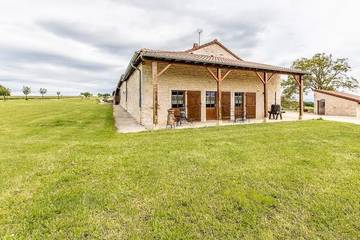 Gîte pour 4 personnes, avec jardin à Lugny