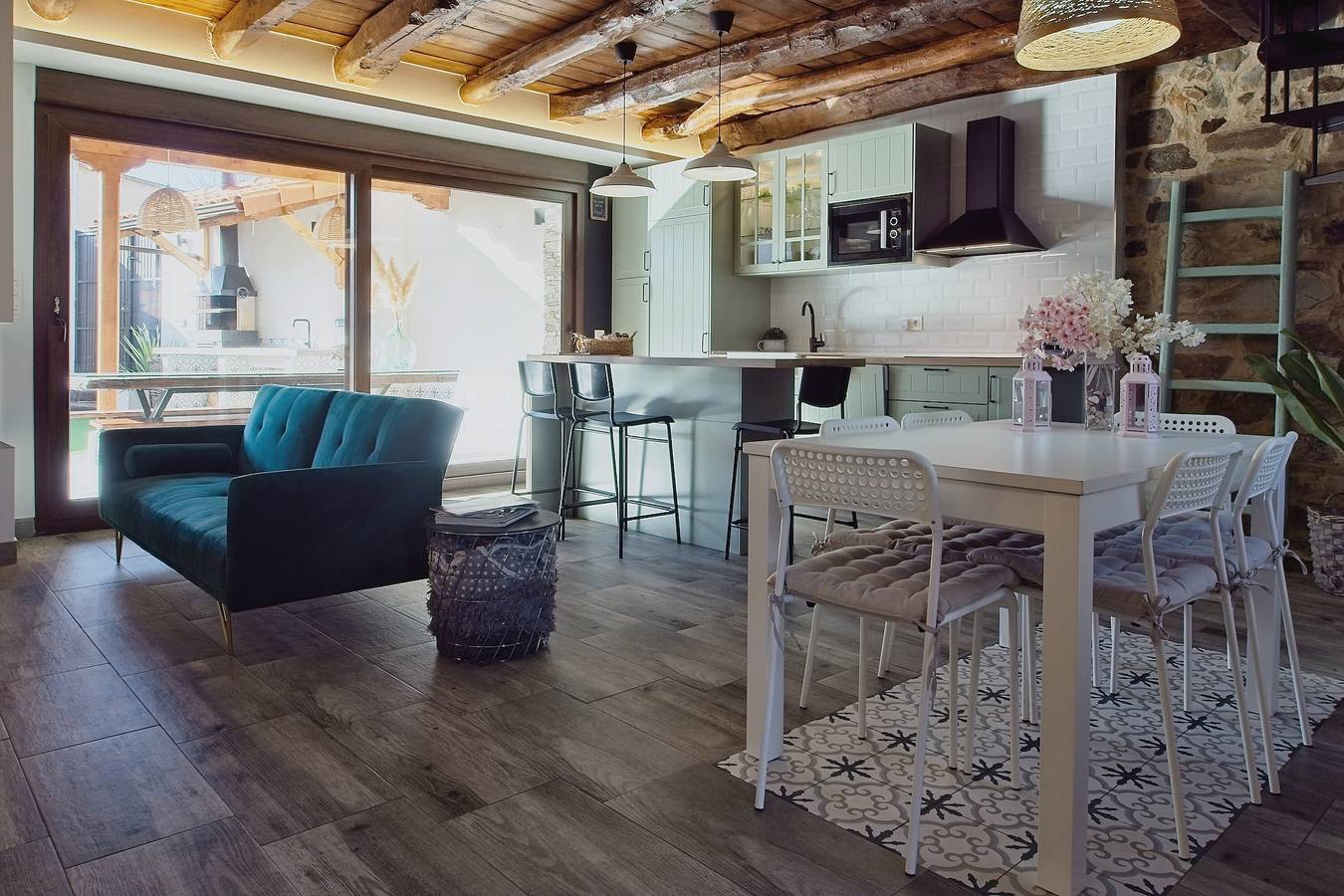 Holiday Home 'Con Encanto' with Private Garden, Balcony and Wi-Fi in San Justo de la Vega, León Region