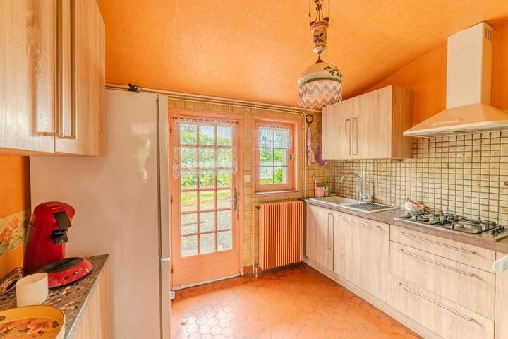 Location de vacances pour 8 personnes, avec terrasse ainsi que jardin et piscine à Gueugnon - 4