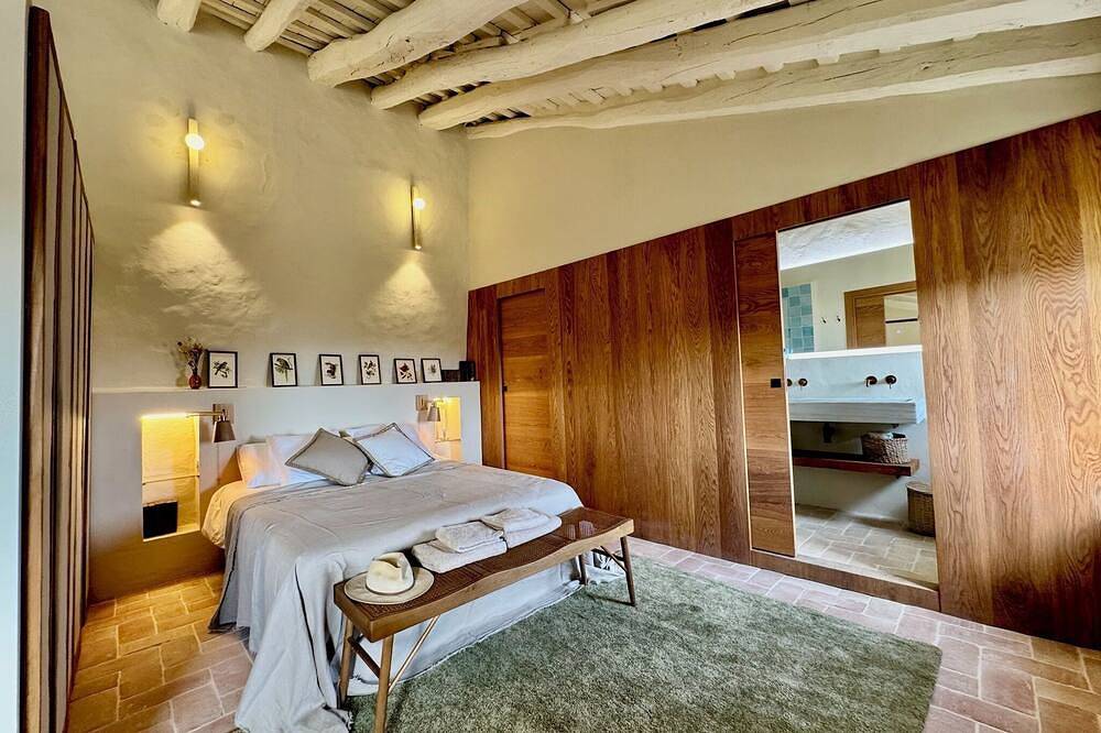 Haven of peace in the Garraf: 18th-century masia, sea view & exceptional light in Olivella, Garraf