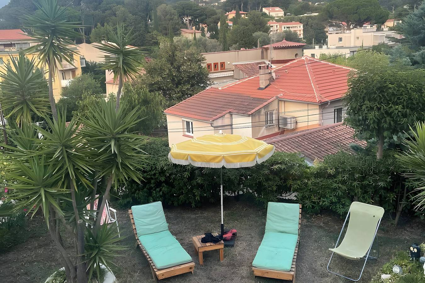 Apartamento entero, Apartamento 'Fleur De Pampa' con piscina privada, Wi-Fi y aire acondicionado in Cassis, Parque nacional de las Calanques