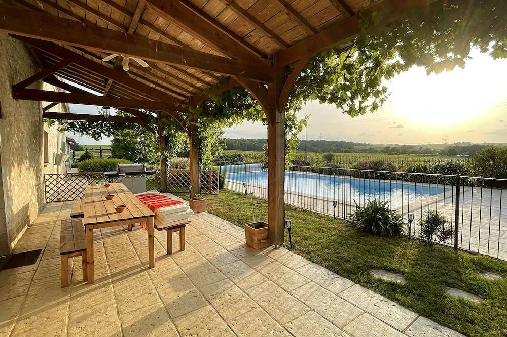 Superb property in the middle of the vineyards in Les Lèves-et-Thoumeyragues, Région de Libourne